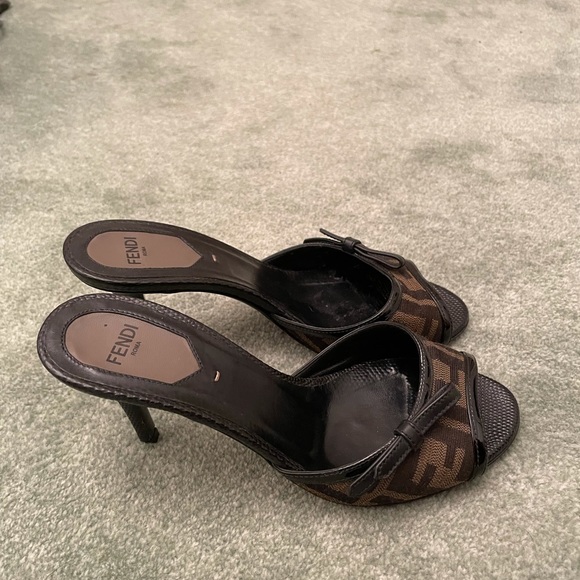 VINTAGE FENDI kitty sandals - Picture 4 of 6